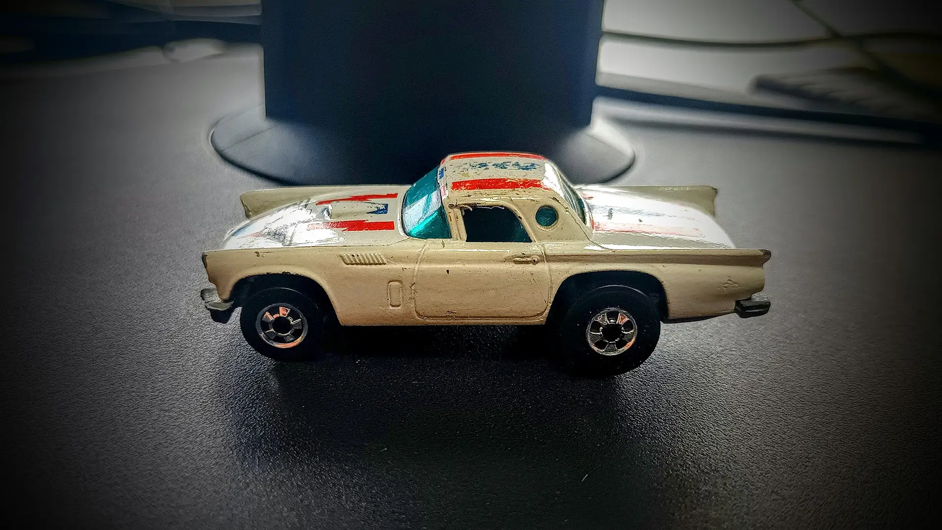 '57 T-Bird - Vista laterale - Hot Wheels