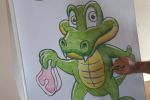 Lezione di disegno creativo con protagonista un coccodrillo a cartoon che tiene in mano una bistecca